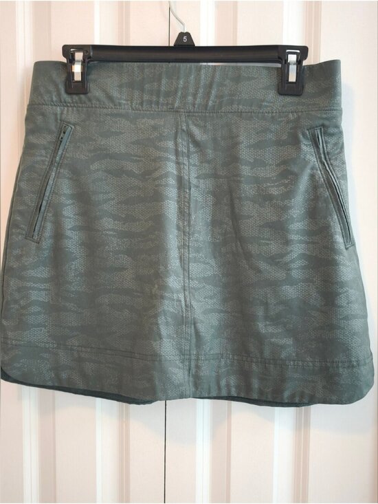Dresses & Skirts - Women's Green Skort💕